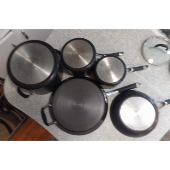 9 PC. CIRCULON PREMIER PROFESSIONAL HARD ANODIZED COOKWARE SET