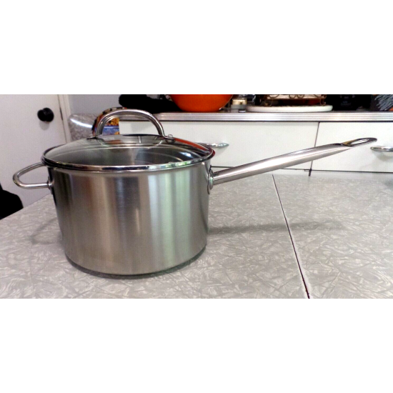 VOLLRATH NSF COMMERCIAL GRADE 18/10 STAINLESS STEEL 6 QUART SAUCE PAN with LID