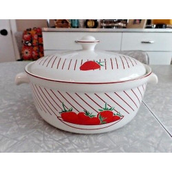 MIKASA ULTRA CERAM BAKE&SERVE UP012 "STRAWBERRIES" 2 Qt. CASSEROLE DISH W/LID